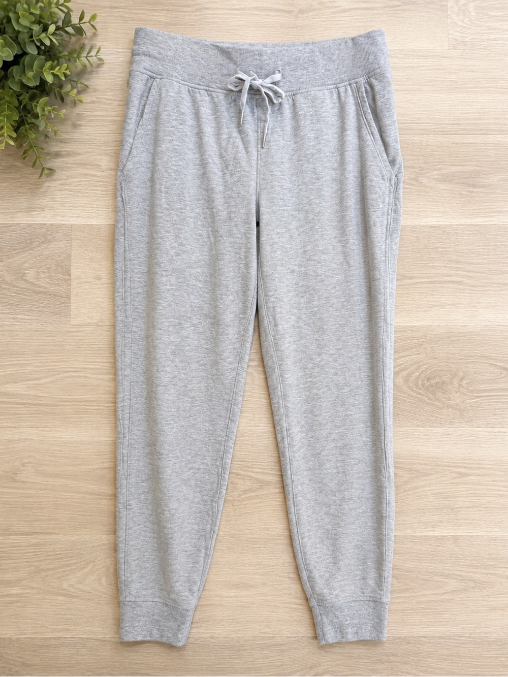 Lululemon Warm Down Jogger Sweat Pants Womens 6 Gray High Rise Athleisure Lounge